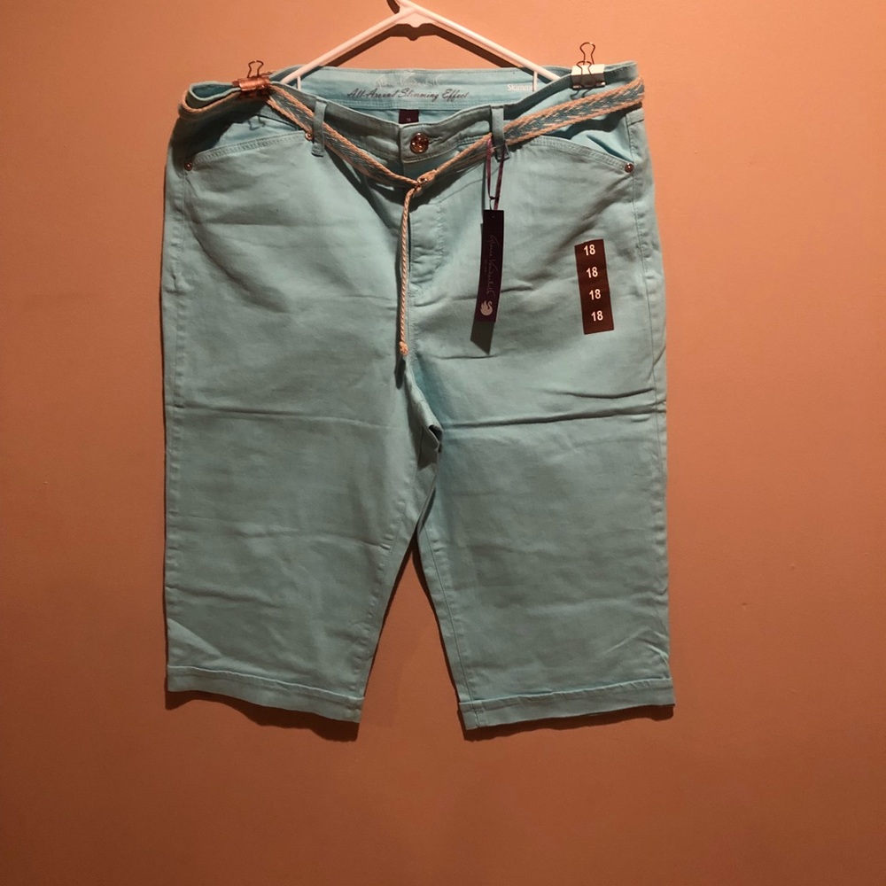 New Gloria Vanderbilt Size 18